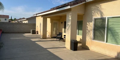 Spacious outdoor area at Fresno residential care home, ideal for fresh air, movement, and relaxation.